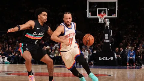 “里夫斯、东契奇与詹姆斯三人合取85分25篮板25助攻壮举！”